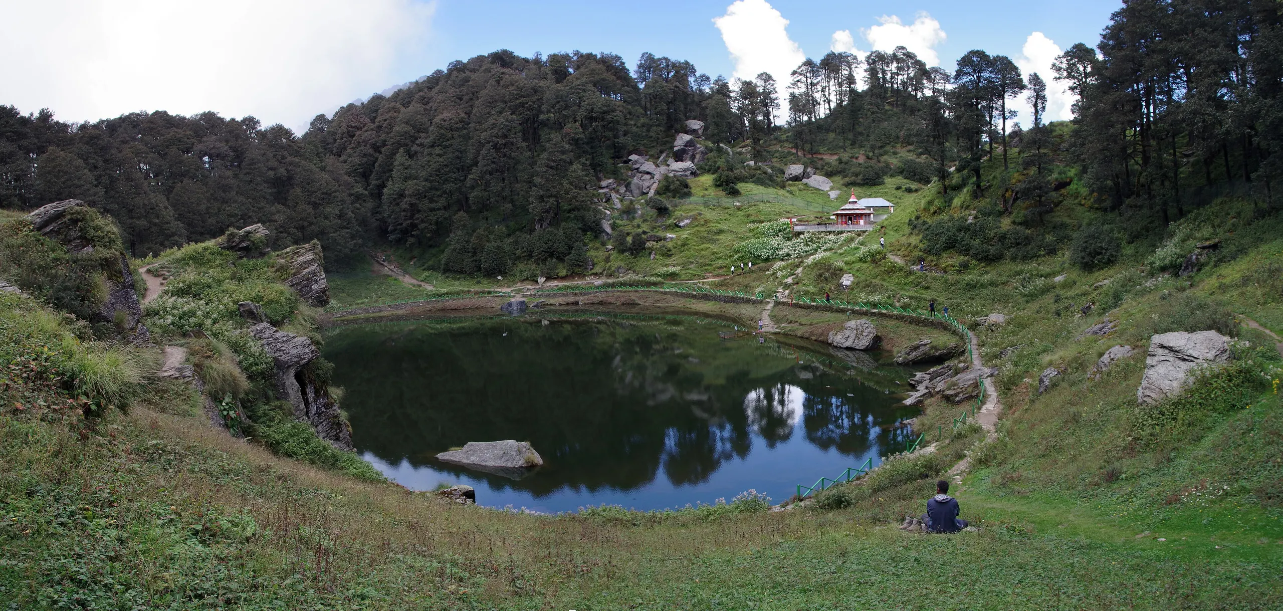 Jibhi — Jibhi Sarosar lake and temple 01